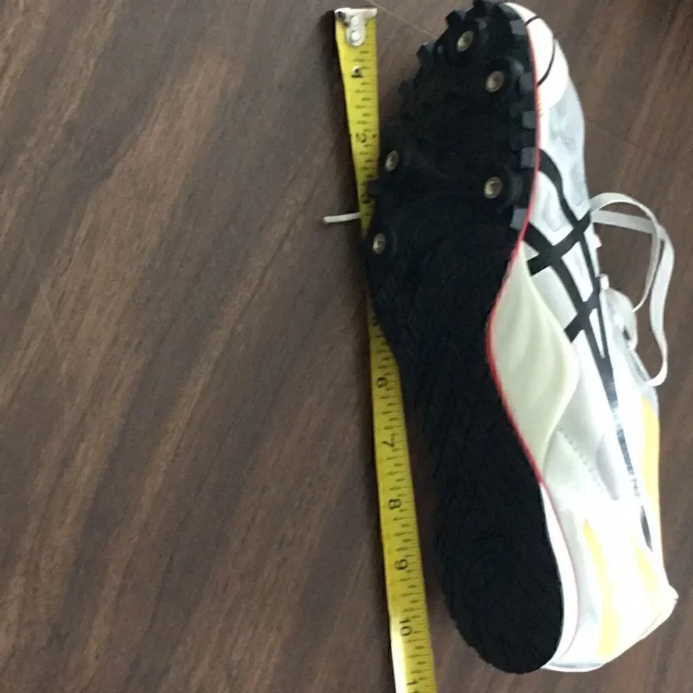 ASICS track shoes in size 8 1/2 NEW HYPER MD 5